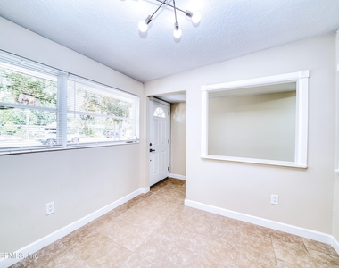 2517 Palm Avenue - Photo Thumbnail 7