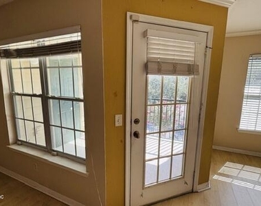 7800 Point Meadows Drive - Photo Thumbnail 15
