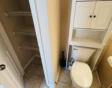 7800 Point Meadows Drive - Photo Thumbnail 9