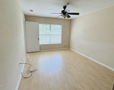 7800 Point Meadows Drive - Photo Thumbnail 8