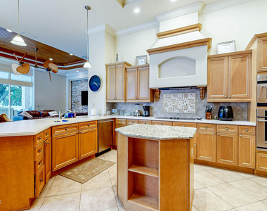 5549 Steamboat Road - Photo Thumbnail 11