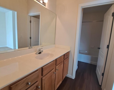 3750 Silver Bluff Boulevard - Photo Thumbnail 7