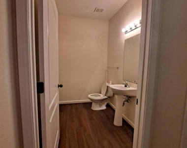 3750 Silver Bluff Boulevard - Photo Thumbnail 8