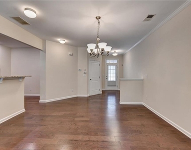 2152 Greencrest Circle - Photo Thumbnail 11