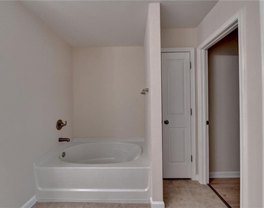 2152 Greencrest Circle - Photo Thumbnail 39