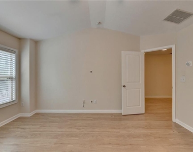 2152 Greencrest Circle - Photo Thumbnail 32