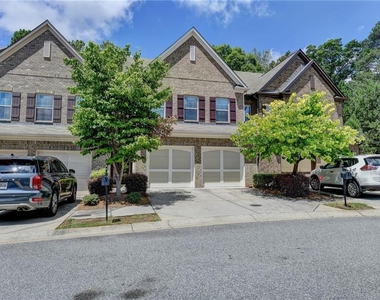 2152 Greencrest Circle - Photo Thumbnail 2