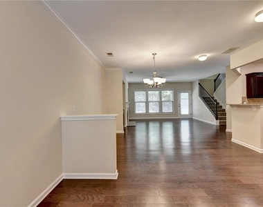 2152 Greencrest Circle - Photo Thumbnail 6