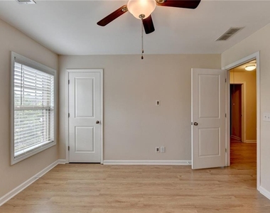 2152 Greencrest Circle - Photo Thumbnail 43