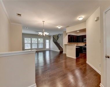 2152 Greencrest Circle - Photo Thumbnail 7