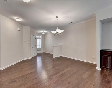 2152 Greencrest Circle - Photo Thumbnail 10