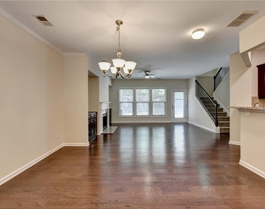 2152 Greencrest Circle - Photo Thumbnail 8