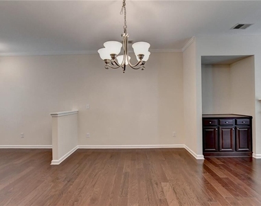2152 Greencrest Circle - Photo Thumbnail 9