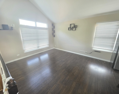 302 Barton Court - Photo Thumbnail 12