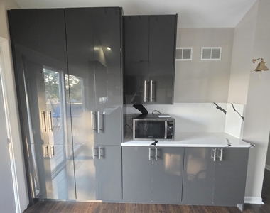 302 Barton Court - Photo Thumbnail 5