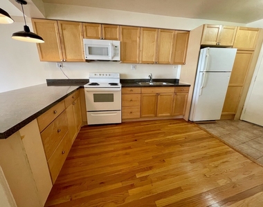 300 N State Street - Photo Thumbnail 2
