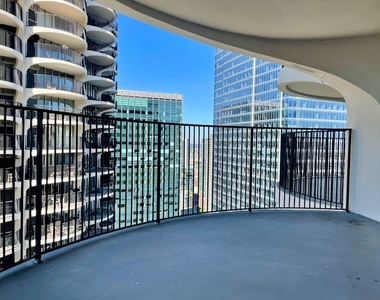 300 N State Street - Photo Thumbnail 11