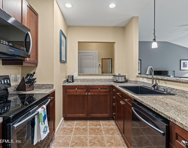 945 Registry Boulevard - Photo Thumbnail 7