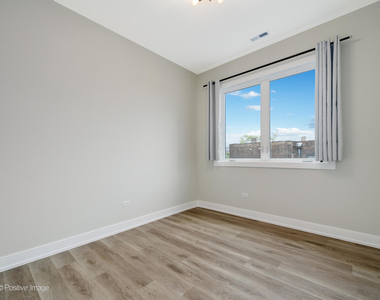 4117 S Indiana Avenue - Photo Thumbnail 5