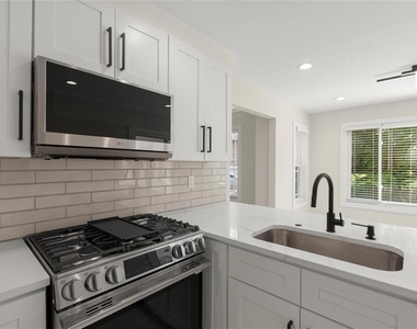 404 Way Bridge Court Ne - Photo Thumbnail 9