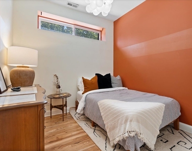 1861 N Hoyne Avenue - Photo Thumbnail 15