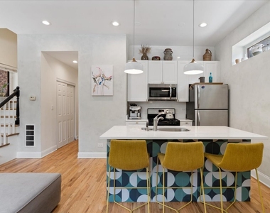 1861 N Hoyne Avenue - Photo Thumbnail 8