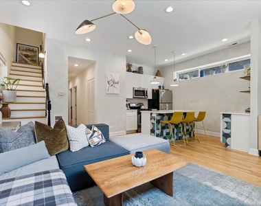 1861 N Hoyne Avenue - Photo Thumbnail 5