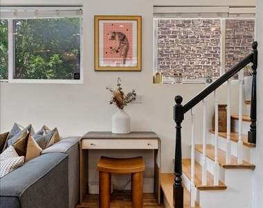 1861 N Hoyne Avenue - Photo Thumbnail 6