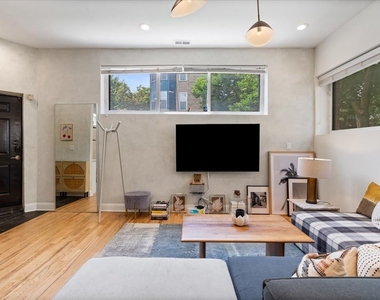 1861 N Hoyne Avenue - Photo Thumbnail 4