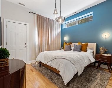 1861 N Hoyne Avenue - Photo Thumbnail 11