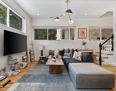1861 N Hoyne Avenue - Photo Thumbnail 3