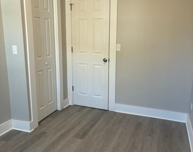 1542 Victoria Avenue - Photo Thumbnail 11