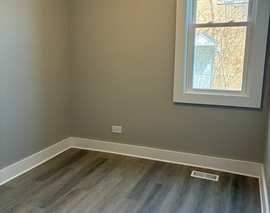 1542 Victoria Avenue - Photo Thumbnail 9