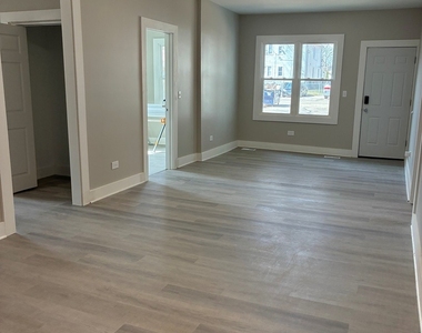 1542 Victoria Avenue - Photo Thumbnail 1