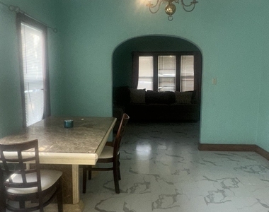 108 E Webster Street - Photo Thumbnail 5