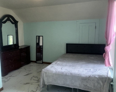 108 E Webster Street - Photo Thumbnail 3