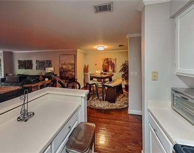 3104 Pine Heights Drive Ne - Photo Thumbnail 3