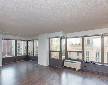 30 E Huron Street - Photo Thumbnail 1