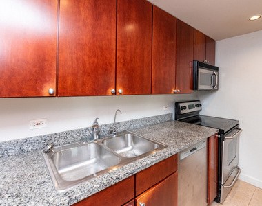 30 E Huron Street - Photo Thumbnail 6