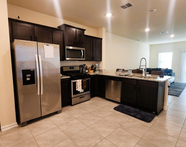 37 Temple Drive - Photo Thumbnail 5
