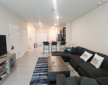 37 Temple Drive - Photo Thumbnail 11