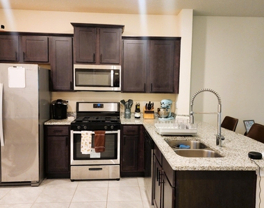 37 Temple Drive - Photo Thumbnail 4