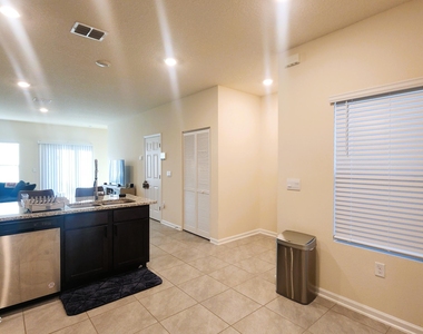 37 Temple Drive - Photo Thumbnail 6