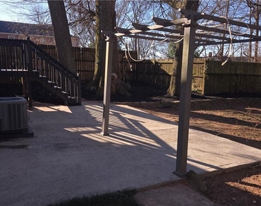 615 Dyer Street - Photo Thumbnail 4