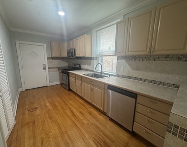 5405 N Sawyer Avenue - Photo Thumbnail 4