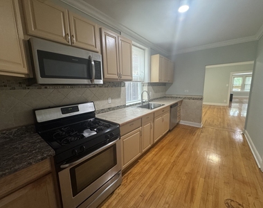 5405 N Sawyer Avenue - Photo Thumbnail 5