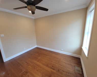 2151 W Granville Avenue - Photo Thumbnail 11