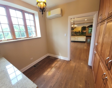 2151 W Granville Avenue - Photo Thumbnail 7
