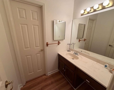 878 Lake Hollow Boulevard - Photo Thumbnail 12