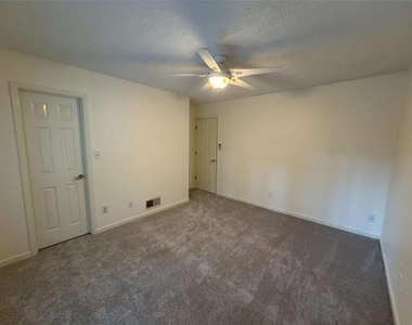 878 Lake Hollow Boulevard - Photo Thumbnail 14